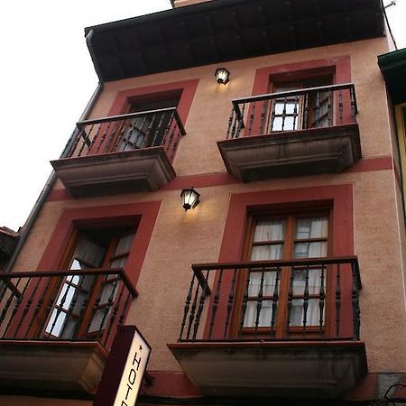 Pension Argueelles Ribadesella Bagian luar foto